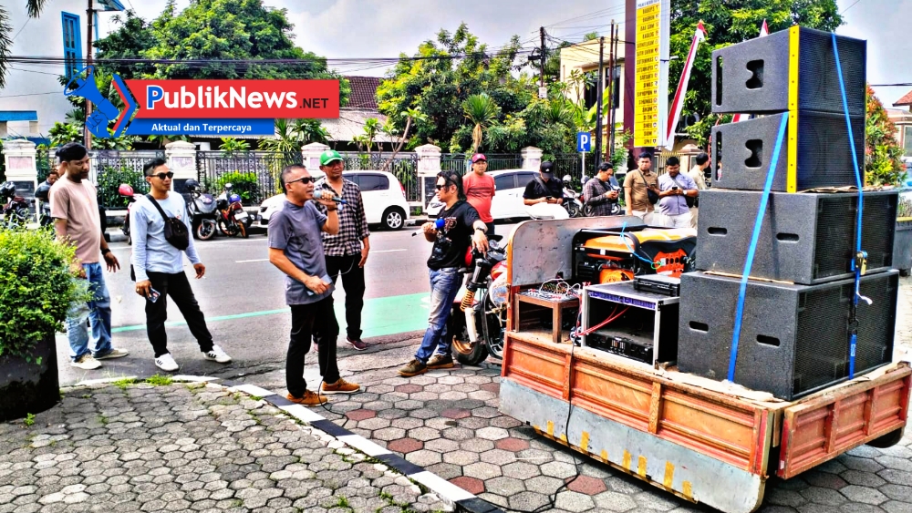 Massa Aliansi Masyarakat Indonesia Bersatu Geruduk Kantor BRI Kota Kediri, Tuntut Transparansi KUR