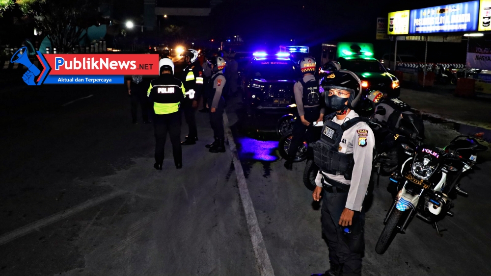 Polres Pelabuhan Tanjungperak Bersama TNI Gelar Patroli Skala Besar Pasca Pengesahan Warga Baru Perguruan Silat