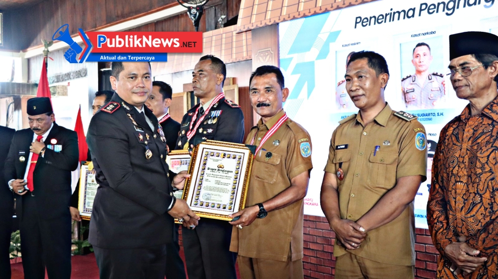 Kapolres Nganjuk Beri Penghargaan dan Hadiah Umroh dalam Tasyakuran Hari Bhayangkara ke-79