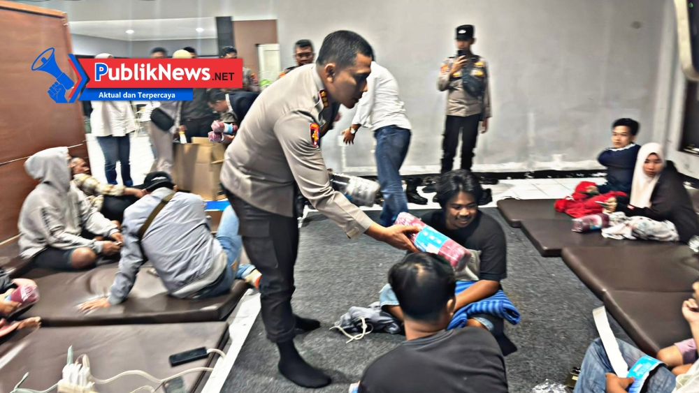 Polresta Banyuwangi dan ASDP Salurkan Bantuan Selimut dan Matras untuk Keluarga Korban KMP Tunu Pratama Jaya