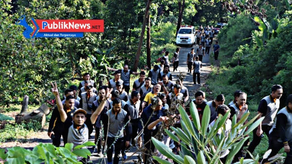 Kapolres Nganjuk Pimpin Jalan Sehat Menuju Bukit Surga, Jalin Kebersamaan dan Promosi Wisata Alam