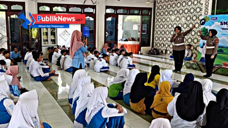 Ditlantas Polda Jatim Edukasi Pelajar SMP Al-Falah Sidoarjo dalam Operasi Patuh Semeru 2025
