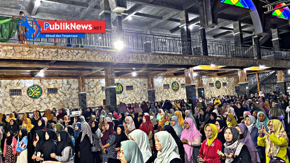 KUA Wates Bersholawat Perdana, Ribuan Jamaah Padati Halaman Kantor KUA