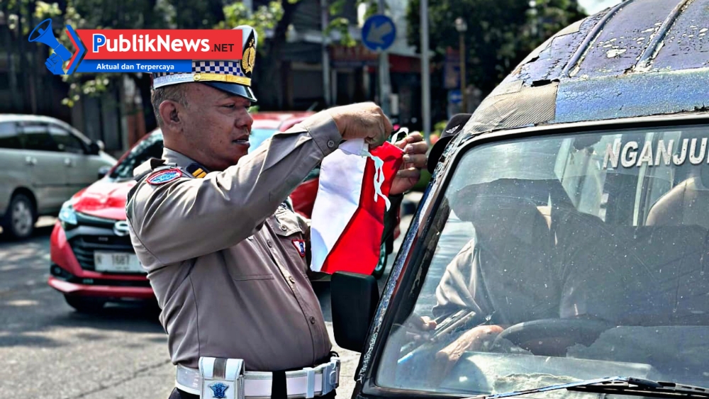 Polres Nganjuk Ajak Pengendara Kibarkan Semangat Kemerdekaan di Jalan Raya