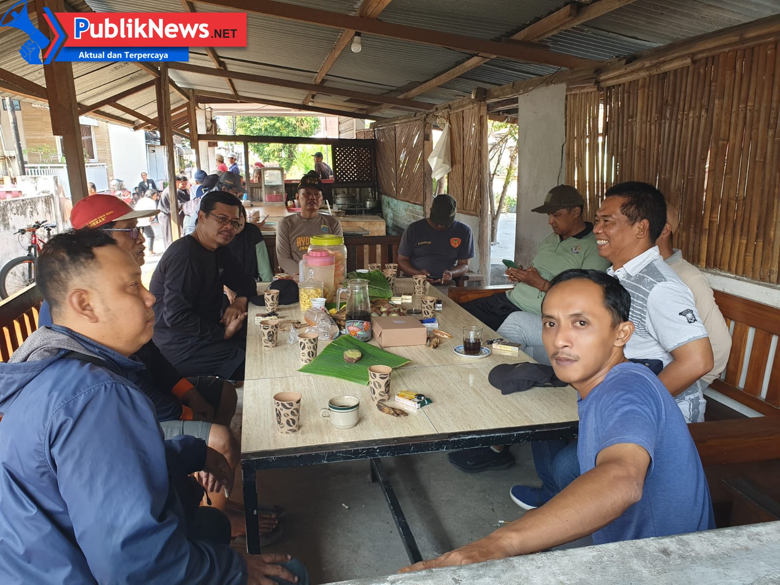 Kerja Bhakti Serentak di Kelurahan Dandangan, Warga Bersihkan Sungai