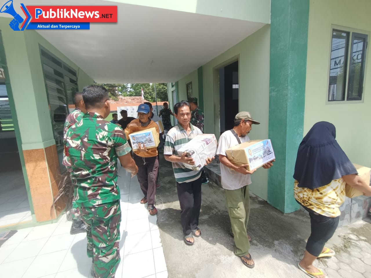 Rayakan HUT TNI ke-80, Koramil 0809/02 Pesantren Bagi 80 Paket Sembako untuk Warga yang Membutuhkan