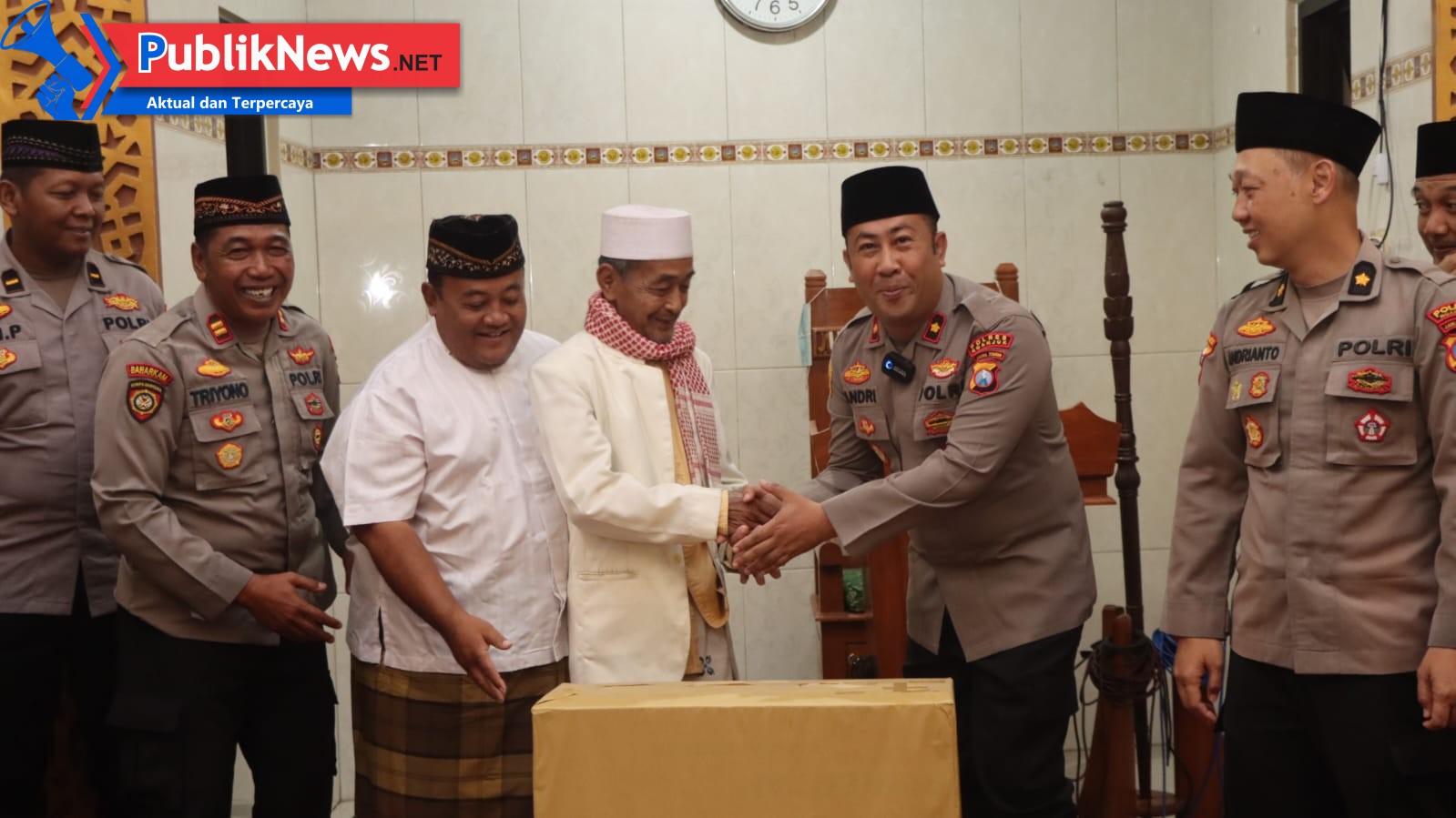 Kapolres Nganjuk Ajak Warga Jaga Iman dan Waspadai Hoaks Lewat Safari Subuh di Loceret