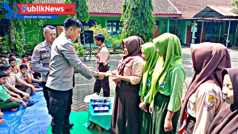 Kapolsek Jatikalen Ajak Pelajar SMPN 1 Jatikalen Jadi Generasi Cerdas Tanpa Narkoba