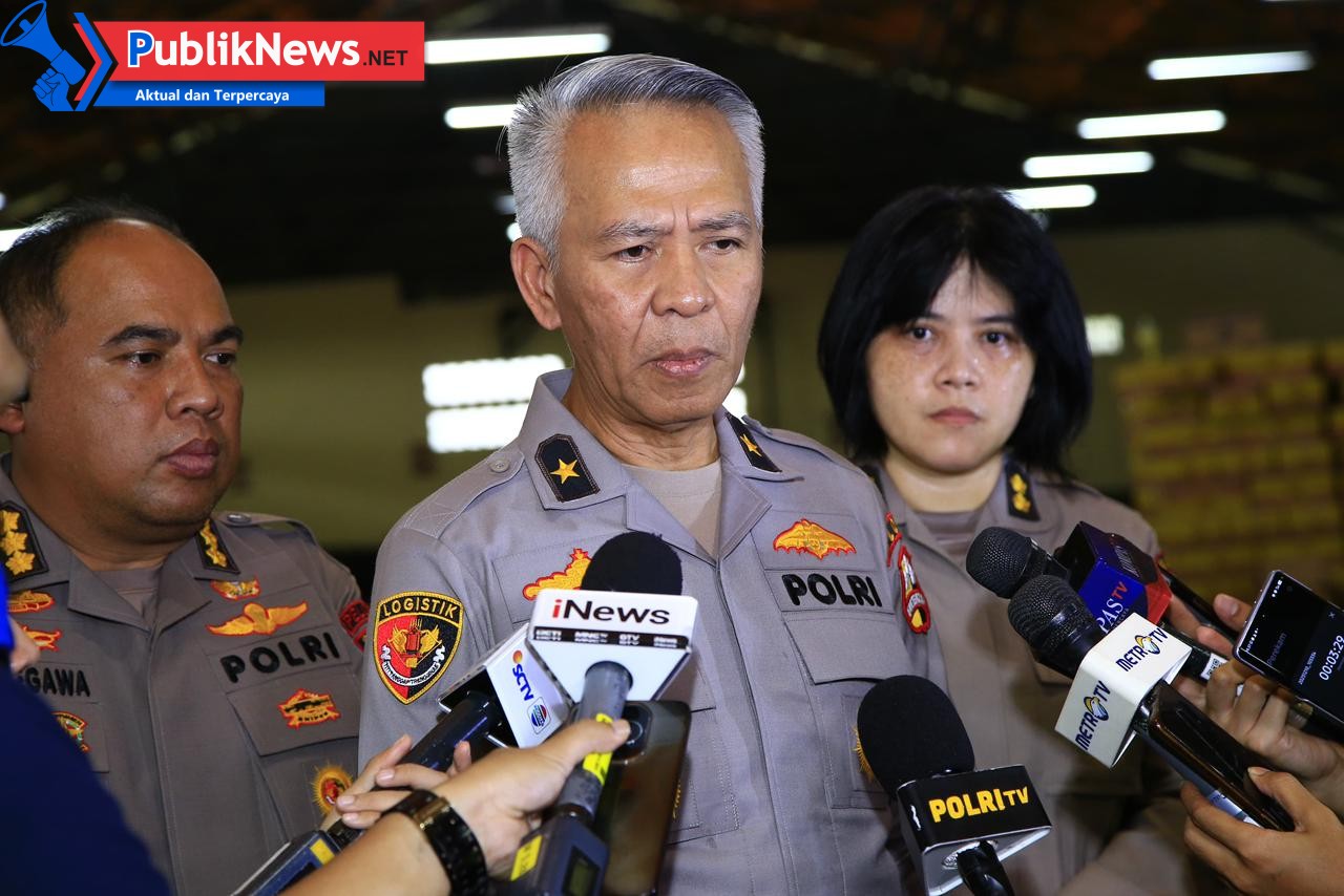 Slog Polri Percepat Distribusi Bantuan ke Tiga Provinsi Terdampak Bencana Lewat Udara dan Laut