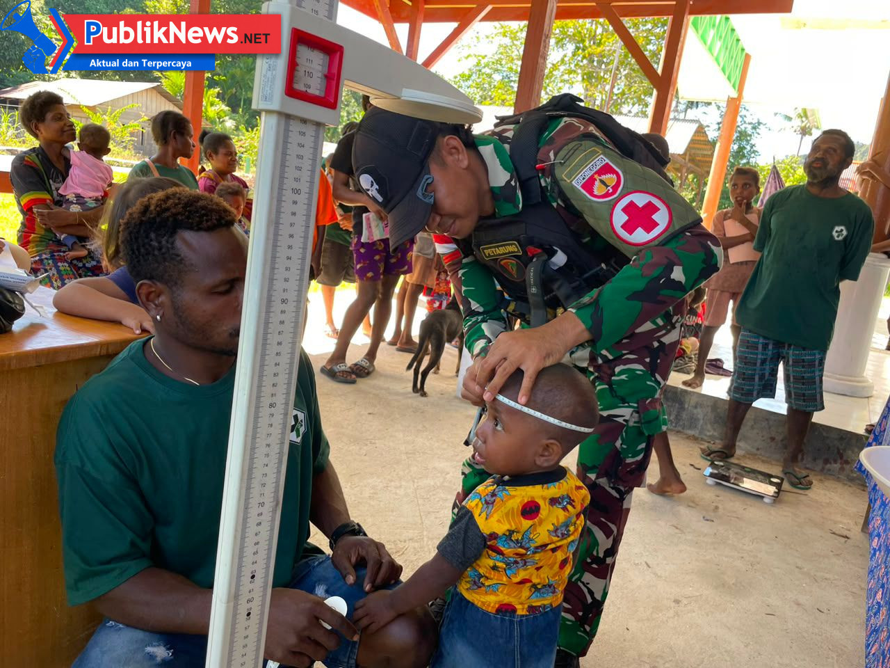 Hadir di Ujung Timur Indonesia, Satgas Yonif 410/Alugoro Bantu Warga Papua Barat Dapatkan Akses Kesehatan