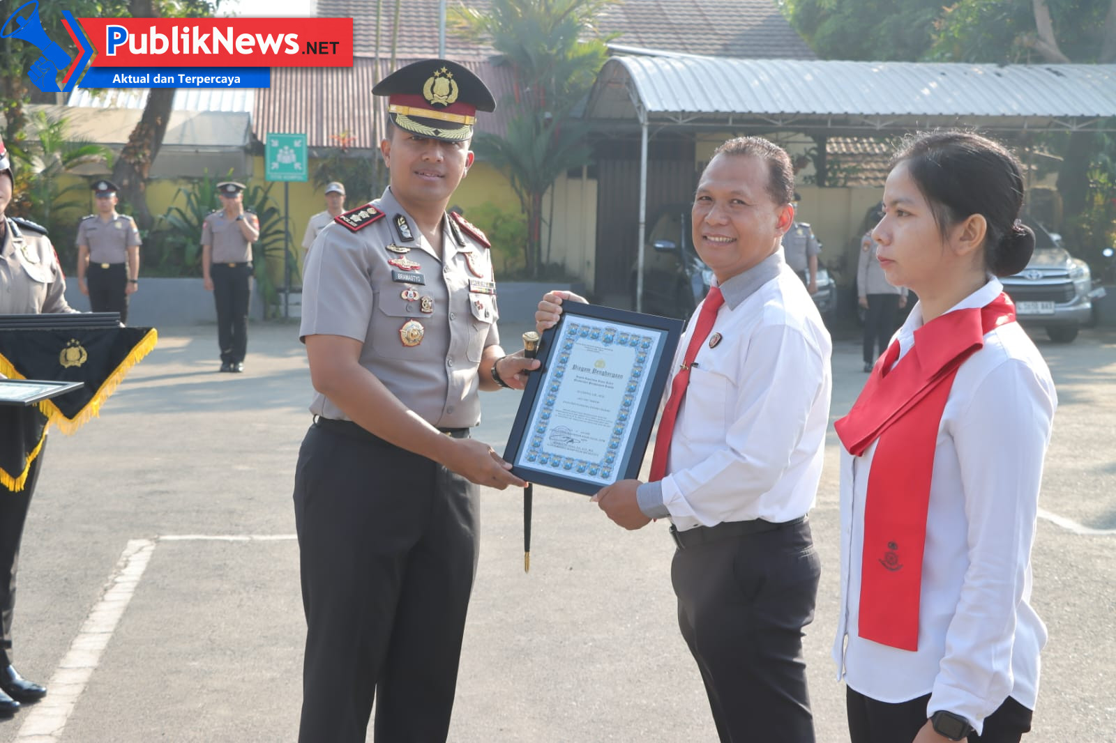 Polres Kediri Beri Penghargaan kepada Personel Berprestasi dan Mitra Masyarakat atas Dedikasi Jaga Kamtibmas