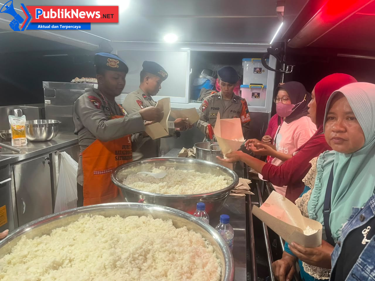Brimob Polda Jatim Kerahkan Dapur Lapangan dan Water Treatment, Penuhi Kebutuhan Pengungsi Gempa NTT