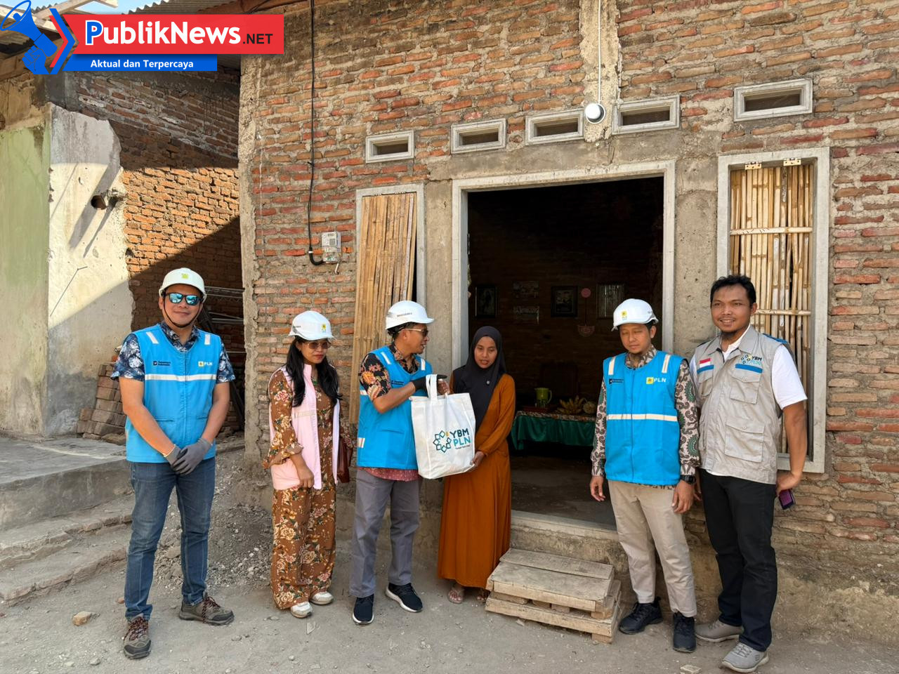Jelang Hari Pelanggan Nasional, PLN UP3 Kediri Nyalakan Listrik Gratis Lewat Program Light Up The Dream